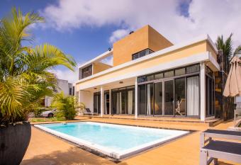 Villa Simone: Sunlit Beach Getaway w/ Pool + WIFI has Balcony rooms