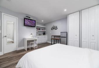 Shell On The Beach 104 - Renovated has Balcony rooms