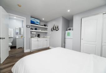 Shell On The Beach 102 - Renovated has Balcony rooms