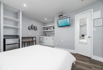 Shell On The Beach 103 o Renovated has Balcony rooms