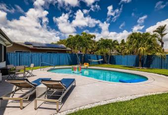 Cozy 3 Bedroom home with Pool and Spa has rooms with a private hot tub