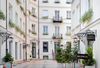 Residence St. Andrew s Palace allows 18 year olds to book a room