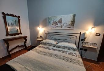 CASA DI ROBERTA has Balcony rooms