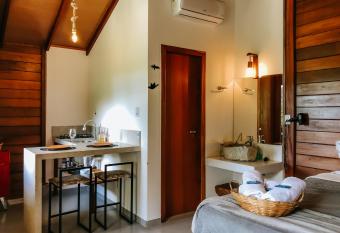 Cabana Can  rio - sitio balango has rooms with a private hot tub