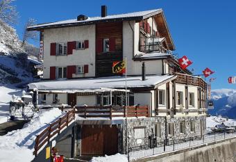 Hotel - Restaurant Rhoneblick allows 18 year olds to book a room