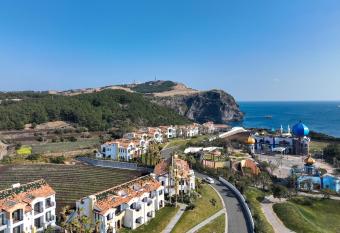 Hundert Hills allows 18 year olds to book a room