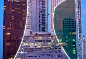 Vesta Home @ Silverscape Residence Melaka has rooms with a private hot tub