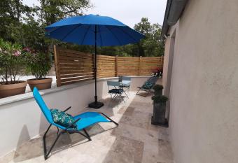 la Colini  re, joli studio en pleine nature allows 18 year olds to book a room