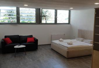 Apartment Iris allows 18 year olds to book a room