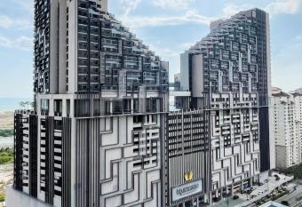 Vesta Home @ Imperio Residence Melaka has rooms with a private hot tub