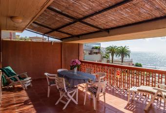 La Casa sul Golfo has Balcony rooms