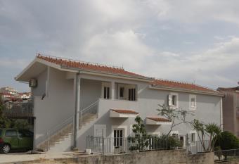 Apartmani Eni has Balcony rooms