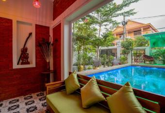 Angkor Rithy Boutiques has rooms with a private hot tub
