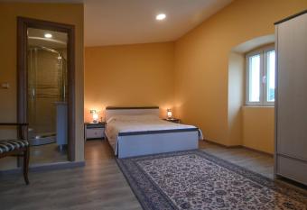 Luisa S2 room B allows 18 year olds to book a room