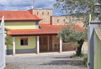 Villa do Alqueid  o has Balcony rooms