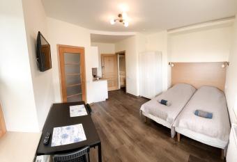 Klinik   apartamentai allows 18 year olds to book a room