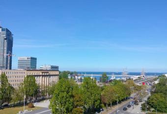 Apartament z widokiem na morze w sercu Gdyni allows 18 year olds to book a room