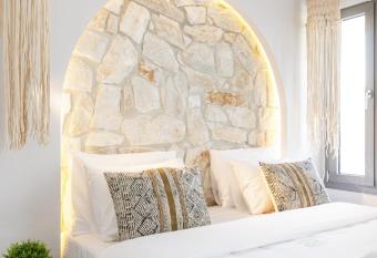 Amalthia Luxury Suites has Balcony rooms