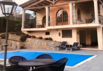 Chalet Boutique con chimenea y indoor pool has Balcony rooms