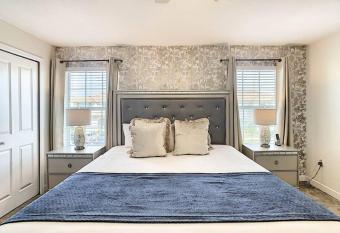 Brand NEW Luxury 4 bedroom townhome NEAR DISNEY allows 18 year olds to book a room