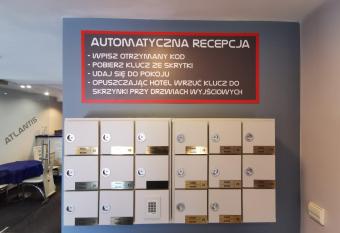 Hotel Atlantis allows 18 year olds to book a room