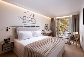 Epoch House & The Orange Shop - Adults Only allows 18 year olds to book a room