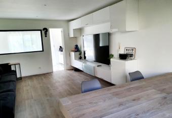 JacuZzi - Home has rooms with a private hot tub