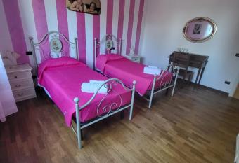 La casa di Vincenza has Balcony rooms