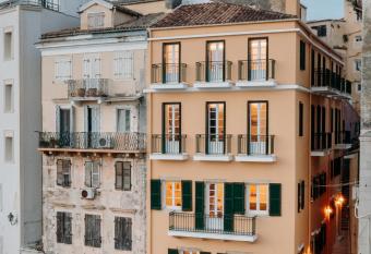 New York Luxury Suites has Balcony rooms