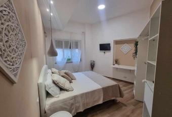 Laura in Centro allows 18 year olds to book a room