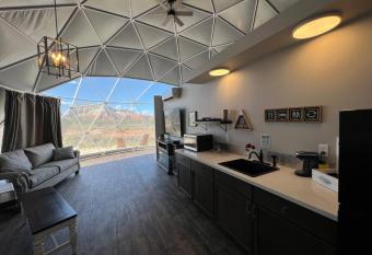 Bryce Glamp And Camp has Balcony rooms