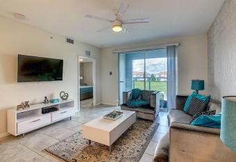 Last minute deal! Brand New 2bed apt near Disney has Balcony rooms