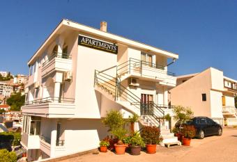 Apartments Hidri has Balcony rooms