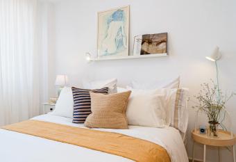 Apartamento Jardin de Rosas allows 18 year olds to book a room