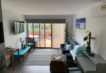 North Hobart, Tranquil Retreat, No Stairs, Access has Balcony rooms