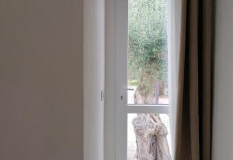 Il Monile allows 18 year olds to book a room