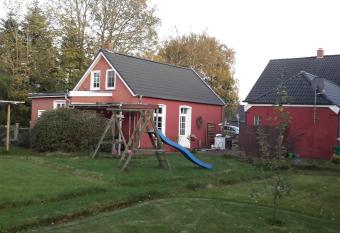 Sommerhaus (am Landhaus von Felde) allows 18 year olds to book a room