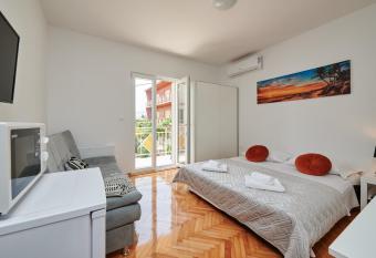 Apartmani Draga allows 18 year olds to book a room