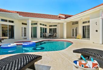 HIP 2 mstrs, pvt htd slt pool/SPA, 2min wlk beach has Balcony rooms