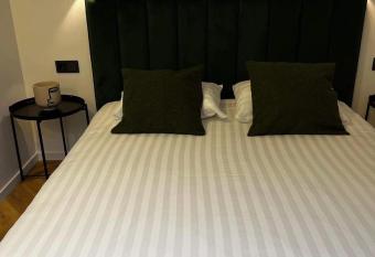 Izabel  s apartamentai. Butas - studija allows 18 year olds to book a room