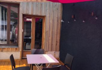 Adorable petite maison sur Loire    v  lo has Balcony rooms