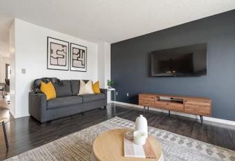 The Jurassic I Sleep 9 I Backyard & Patio I 55 TV has Balcony rooms