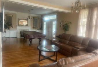 4 Bedroom Gem And All Dat Jazz!!! has Balcony rooms