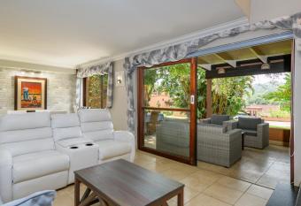 San Lameer Villa 2812 - Four bedroom Classic - 8 pax - San Lameer Rental Agency has Balcony rooms
