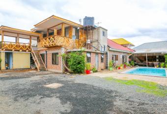 Arusha Safari Hostel has Balcony rooms