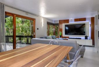 San Lameer Villa 3212 - Four bedroom Superior - 8 pax - San Lameer Rental Agency has Balcony rooms