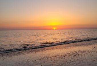 Appartement bord de mer allows 18 year olds to book a room