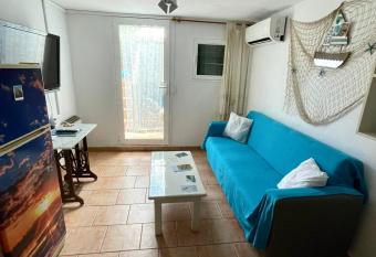 Menorca Ciutadella Calan Blanes con Aire Acondicionado allows 18 year olds to book a room