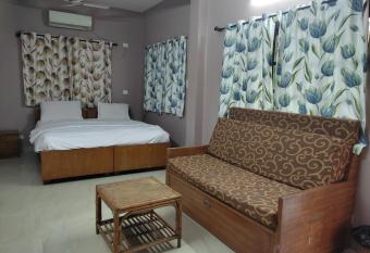 Tanisha Guest House allows 18 year olds to book a room