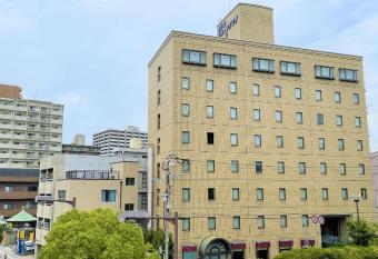 Hotel Aston Hotel Osaka Sakai allows 18 year olds to book a room